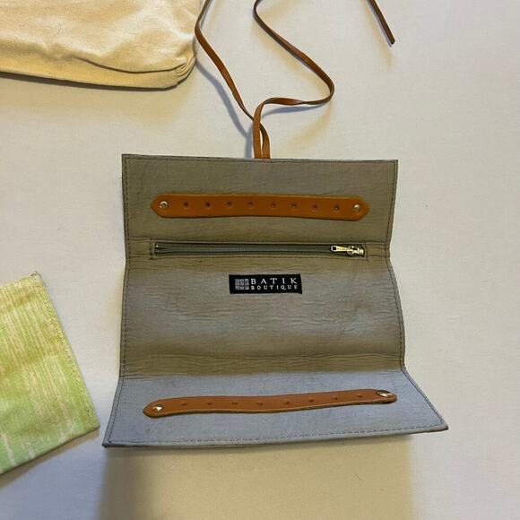 travel accessories - bag tag, cosmetic bags, jewelry carrier - Picture 6 of 9